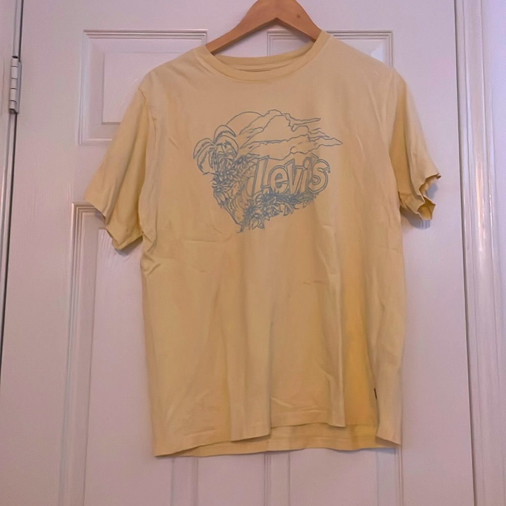 Yellow Levi tshirt